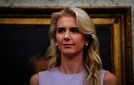 Natalie, 35, jyräsi Melania Trumpin – Raivo repesi: "Työ on tulostaa papereita"