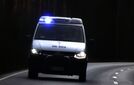 Mies kuoli poliisiautossa