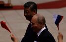 Xi näytti Putinille kaapin paikan heti kättelyssä